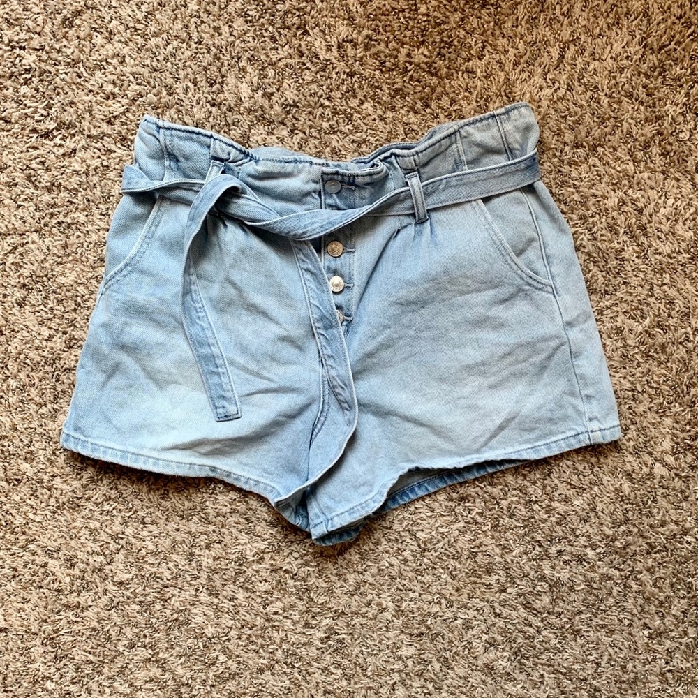 SIZE 14 AMERICAN EAGLE MOM SHORTS